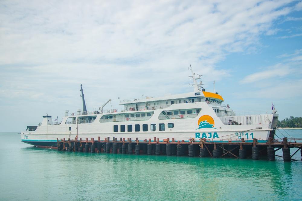 Phuket Transfer Van and Ferry To Koh Tao image 5